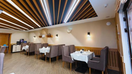 Een zitgedeelte bij Marko Polo Hotel