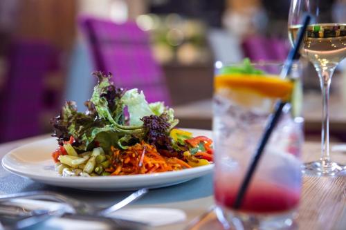Nápoje v ubytování COOEE alpin Hotel Dachstein