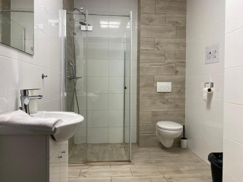 Ένα μπάνιο στο Apartamenty EXPO Nadarzyn 3Rooms