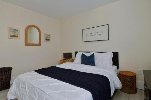 a bedroom with a large bed with a blue pillow at Mod Abode 2 bdrm Highland UofR Downtown in Rochester