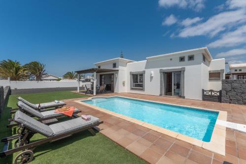 First Row Villa en La Goleta