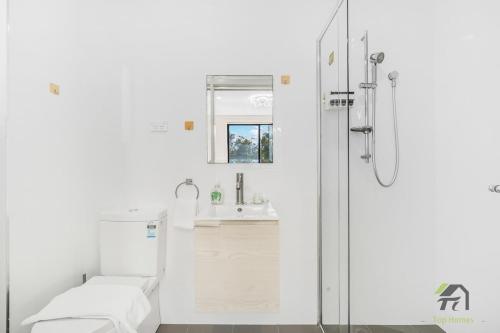 Fairfield Convenient City View 2 Bedroom Apartmentにあるバスルーム