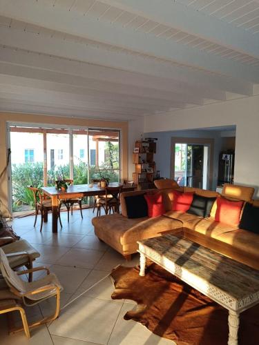 a large living room with couches and a table at Beach Villa am Praia de Chaves, Boa Vista, Cabo Verde in Boa Ventura