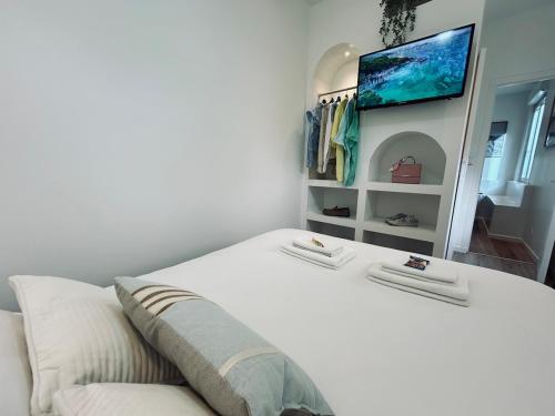 Postel nebo postele na pokoji v ubytování E Petit Prince T3 avec SPA & Lit King size