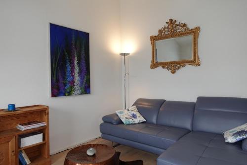 a living room with a couch and a mirror at Casa Stella in Cunter