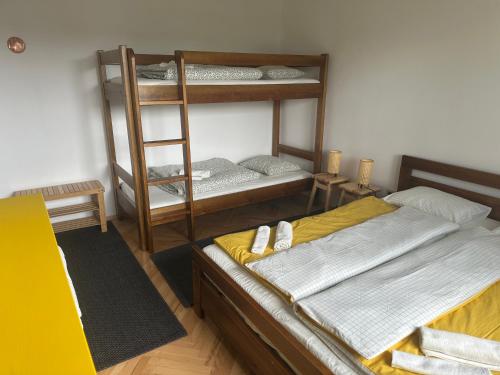 Postel nebo postele na pokoji v ubytování Apartmán u staré rechle