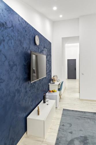a living room with a blue wall at Selari Boutique in Bucharest