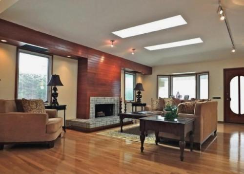 Imagen de la galería de Spacious Five-Bedroom Coastal Estate with Private Outdoor Retreats, en Long Beach