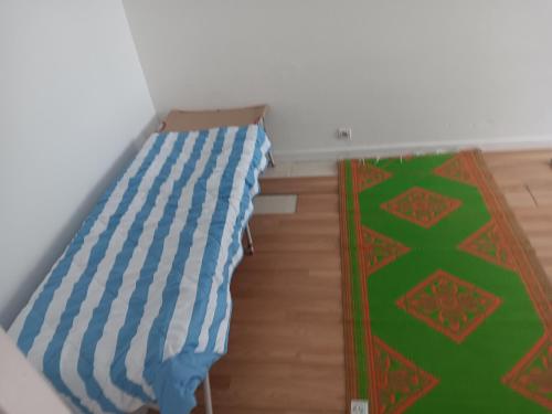 a room with a bed in a room with a rug at Olembe Garden in Avon