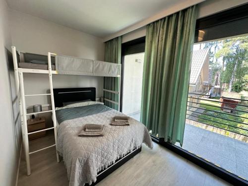Ένα ή περισσότερα κρεβάτια σε δωμάτιο στο BEACH Apartament Pobierowo