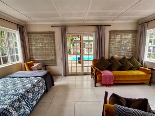 Χώρος καθιστικού στο Garden Sanctuary Suites