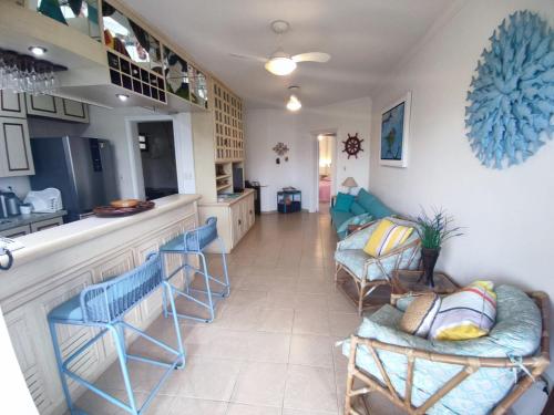 Køkken eller tekøkken på Apto 301 - Lindo, Espaçoso, 100m da Praia - Condomínio, piscina, churrasqueiras, quadras