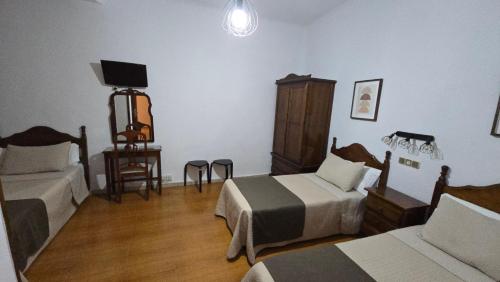 Uma TV ou centro de entretenimento em Hostal Prada