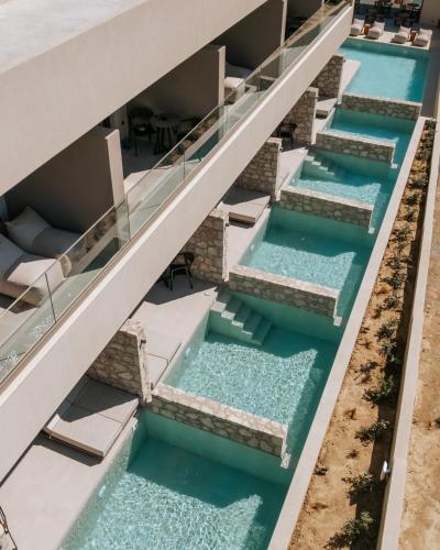 Bazén v ubytování AMÉNTE Mindful Suites nebo v jeho okolí