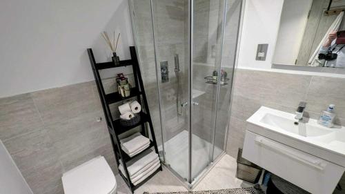 a bathroom with a shower and a toilet and a sink at 1 Bed with Balcony in Maidenhead by Elizabeth Line in Maidenhead