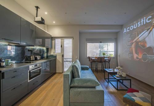 Elegant, Spacious and hitech apt at Koukaki