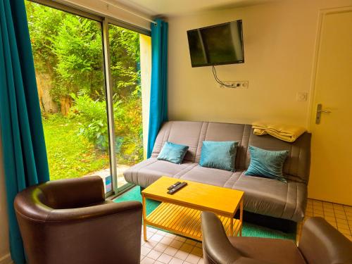 Appartement T2 au Calme - WiFi rapide, Parking & Bureau