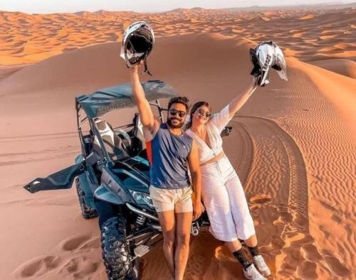 Επισκέπτες που μένουν στο Merzouga Stars Luxury Camp