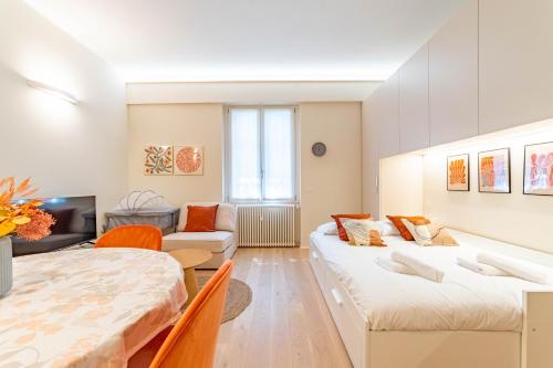 5' from Corso Sempione Elegant studio apartment