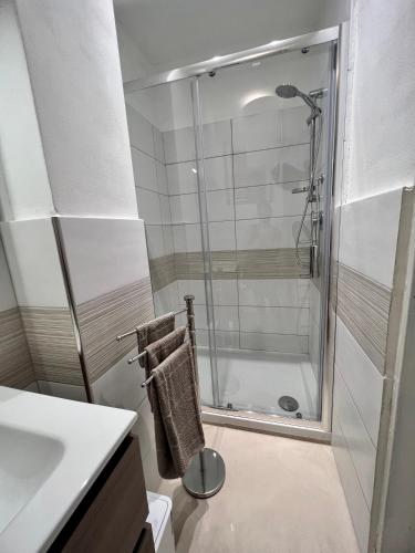 Un baño de Moonlight Rooms