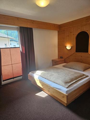 Postel nebo postele na pokoji v ubytování Haus Wiesenheim FW Ötztal