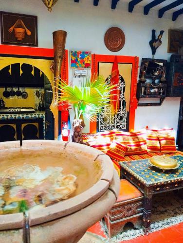 Comida en o cerca de este riad