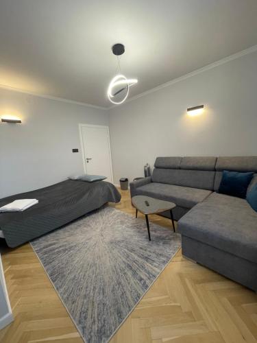 Zdjęcie z galerii obiektu POKOJE i APARTAMENTY LIMONKA do plaży 900m STOCZNIOWCÓW 13 w mieście Gdynia