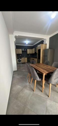 a dining room with a wooden table and chairs at 3 appartements Niveau de villa avec garage 