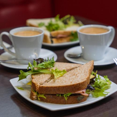 Jídlo v hotelu nebo okolí