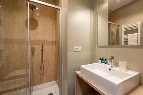 Duomo Apartments B Home - Cozy Two Bedrooms & Bathroom