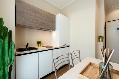 Duomo Apartments B Home - Cozy Two Bedrooms & Bathroom