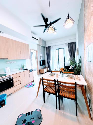 Η κουζίνα ή μικρή κουζίνα στο THE LUXE INFINITUM KLCC By KL MALAYSIA