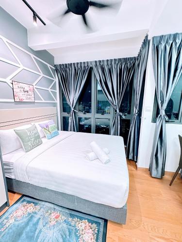 Ένα ή περισσότερα κρεβάτια σε δωμάτιο στο THE LUXE INFINITUM KLCC By KL MALAYSIA