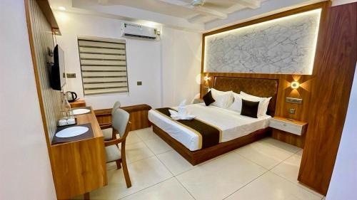 Postel nebo postele na pokoji v ubytování Skyluxe Airport Hotel