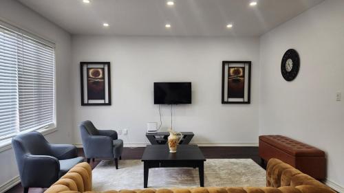 Χώρος καθιστικού στο Christy Homes