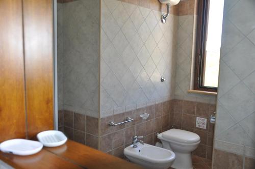 a bathroom with a toilet and a sink at B&B La Terrazza Degli Scrittori in Racalmuto