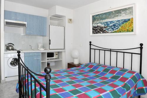Kuchyň nebo kuchyňský kout v ubytování studio sea view piscine Roquebrune cap martin
