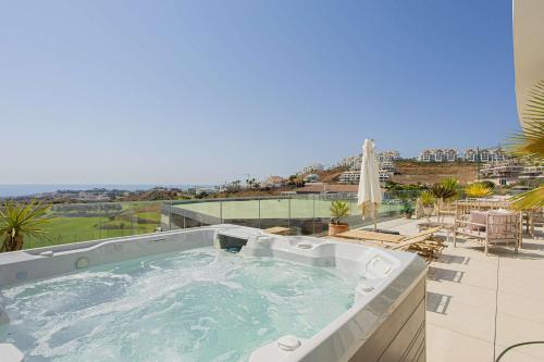 One Residences - 2 bedroom penthouse with jacuzzi and panoramic view