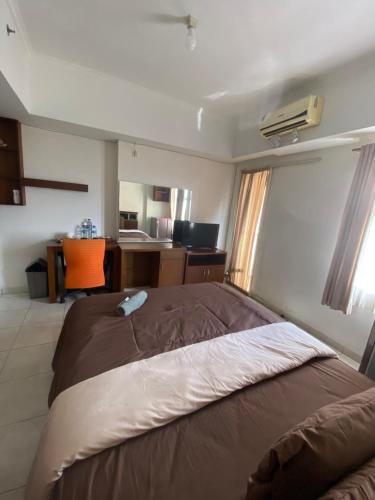 Ένα ή περισσότερα κρεβάτια σε δωμάτιο στο Zaya Apartemen Margonda Residence 2