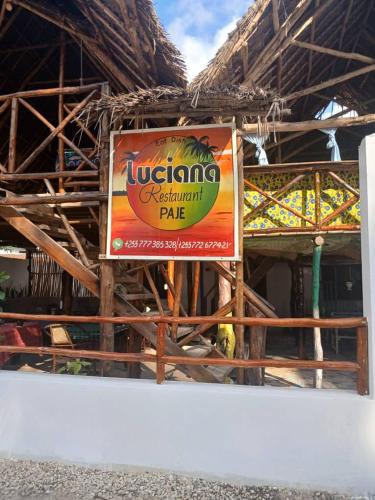 Sijil, anugerah, tanda atau dokumen lain yang dipamerkan di Luciana Restaurant Eat And Sleep