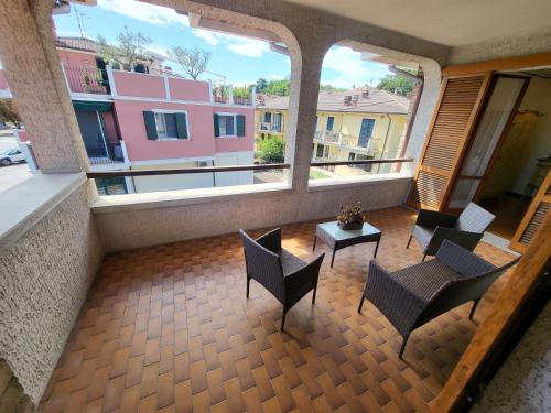 an aerial view of a balcony with chairs and a table at Villa Sophia in Calcinelli
