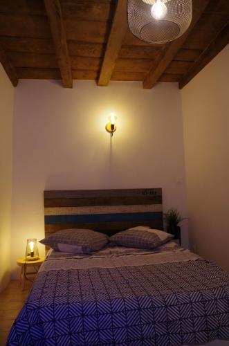 Postel nebo postele na pokoji v ubytování Typical Corsican apartment