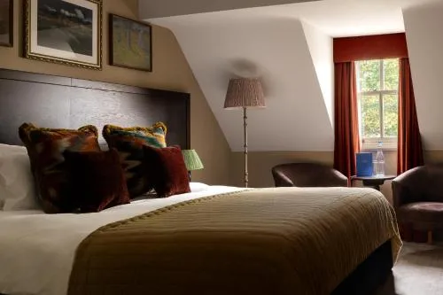 Rose And Crown Hotel photo 4