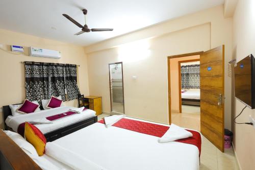 Katil atau katil-katil dalam bilik di SBHS Homestay - Garudadri - Tirupati Bus Stand