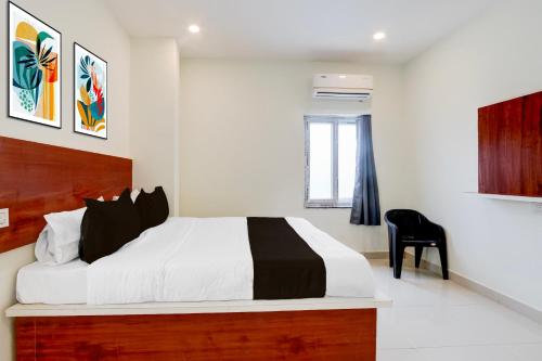 Postel nebo postele na pokoji v ubytování Hotel O RB Classic Inn