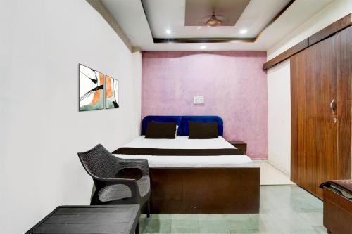 a bedroom with a bed and a chair in it at Hotel O Star Palace in Akolia