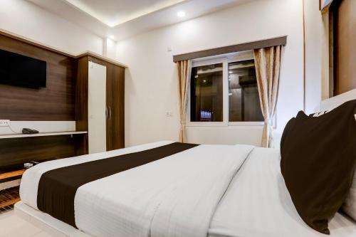 a bedroom with a large bed and a window at Townhouse OAK R R Palace in Varanasi