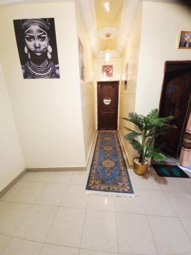 a hallway with a tile floor and a painting on the wall at Studio Meublé tres accessible avec tout les commodités au environs in Dakar