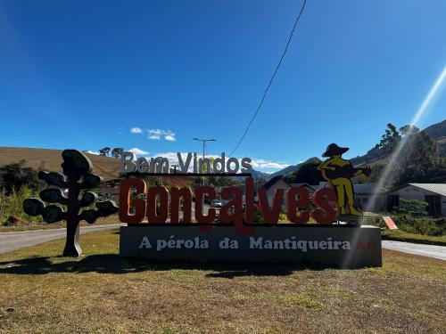 a sign for aongaongaongoongoounds with a cowboy on it at Chalé Vale dos Vagalumes, Gonçalves, Minas Gerais in Gonçalves