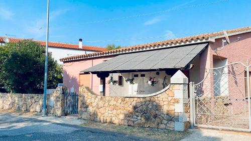 Το κτήριο όπου στεγάζεται  η παραθεριστική κατοικία